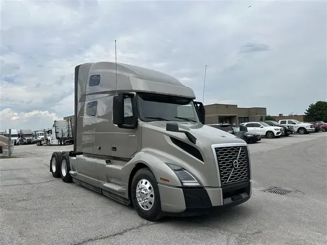 2021 VOLVO VNL760