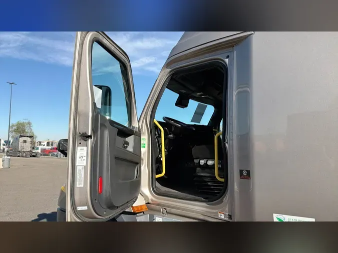 2025 Freightliner Cascadia 126