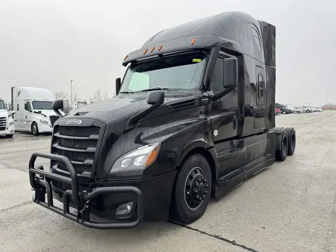 2024 Freightliner Cascadia&reg; Sleeper Cab 126" BBC 72" RR