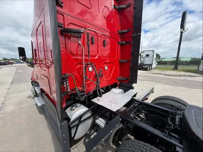 2023 Freightliner Cascadia 1268d5e195ebe7e328e44e528c7d41b7c8b