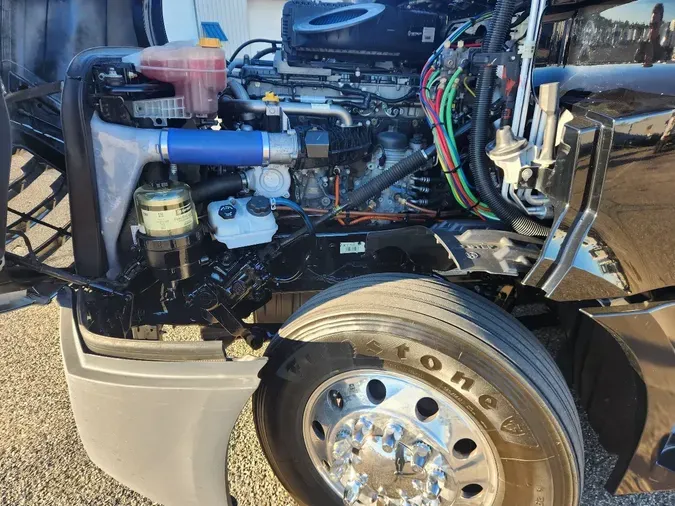 2019 FREIGHTLINER Cascadia 126