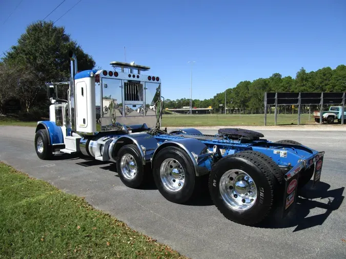 2022 Peterbilt 389