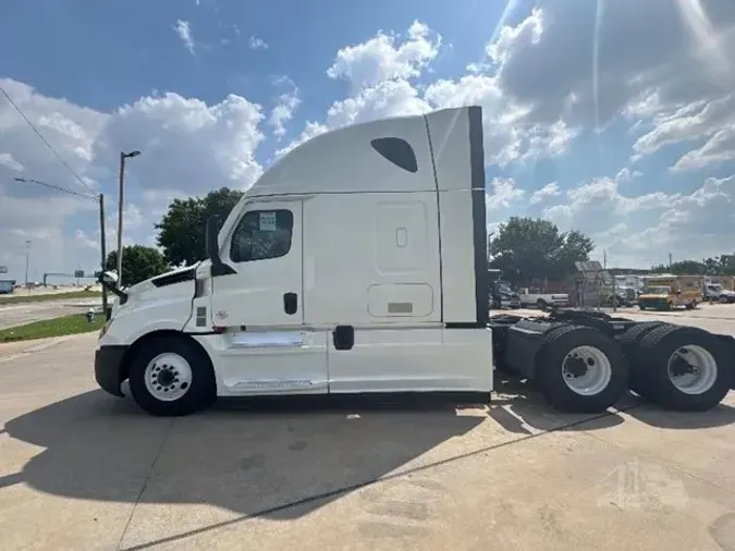 2022 FREIGHTLINER CASCADIA 1268d7132d80ee3fa264c60436540a7a294