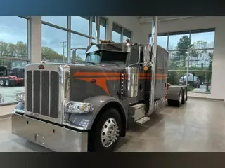 2023 Peterbilt 389