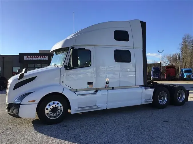 2022 VOLVO VNL860