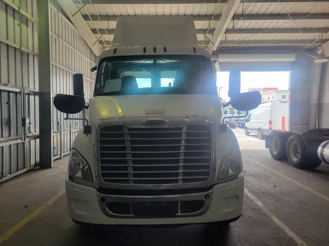 2016 FREIGHTLINER/MERCEDES CASCADIA 113