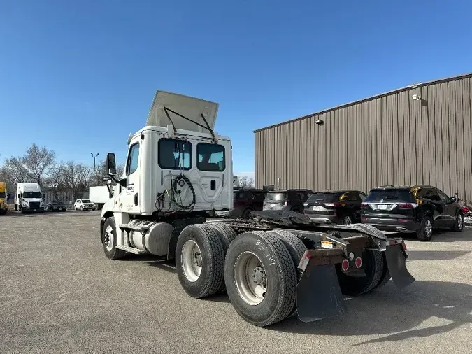 2017 Freightliner X12564ST