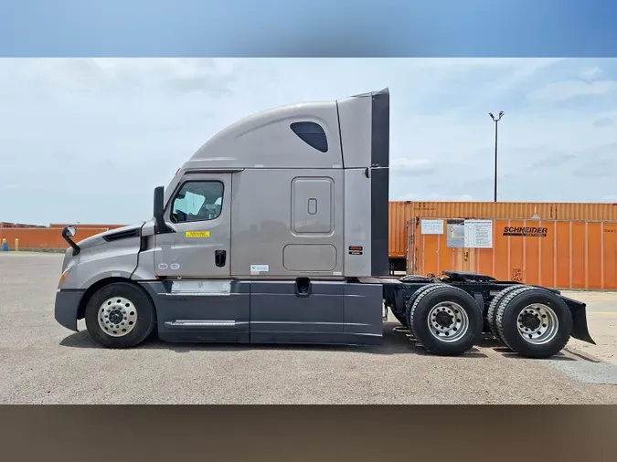 2025 Freightliner Cascadia 126