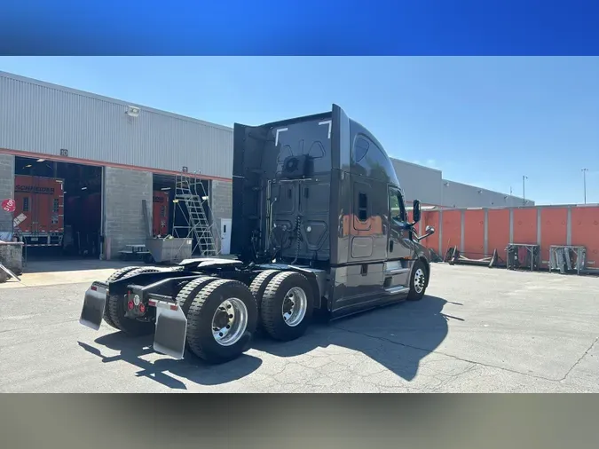 2021 Freightliner Cascadia 126