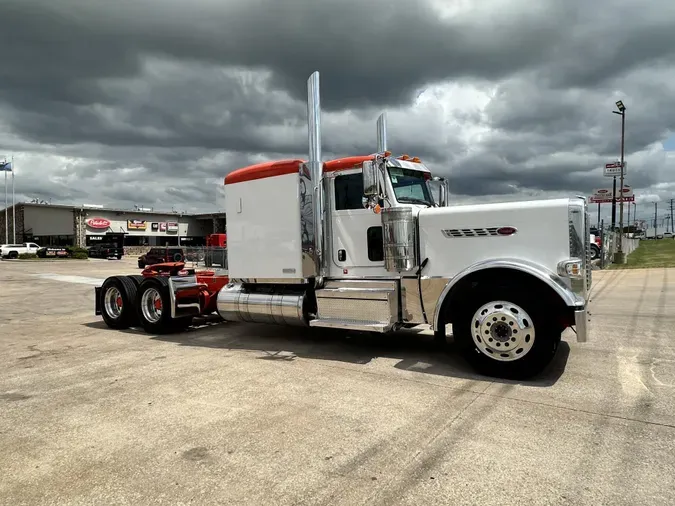 2022 Peterbilt 389