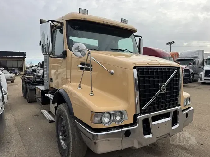 2002 VOLVO VHD64B2008d8ce8f931a396b7f7e90f5678303b32