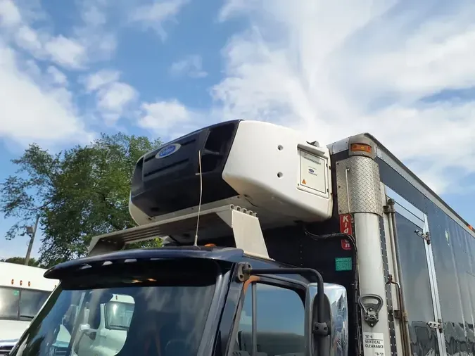 2017 FREIGHTLINER M2 106