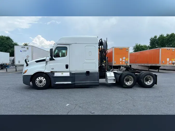 2021 Freightliner Cascadia 126
