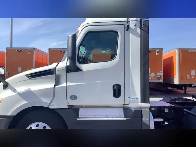 2020 Freightliner Cascadia 126