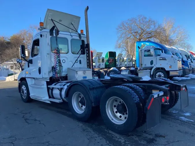 2019 FREIGHTLINER/MERCEDES CASCADIA 1258d957683b073433eeadce53a37398281