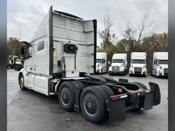 2021 VOLVO VNL64T740