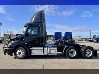 2023 FREIGHTLINER CASCADIA 116