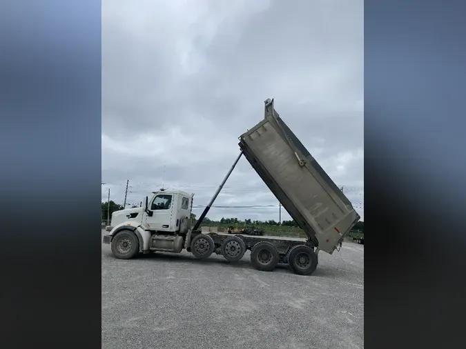 2015 PETERBILT 567