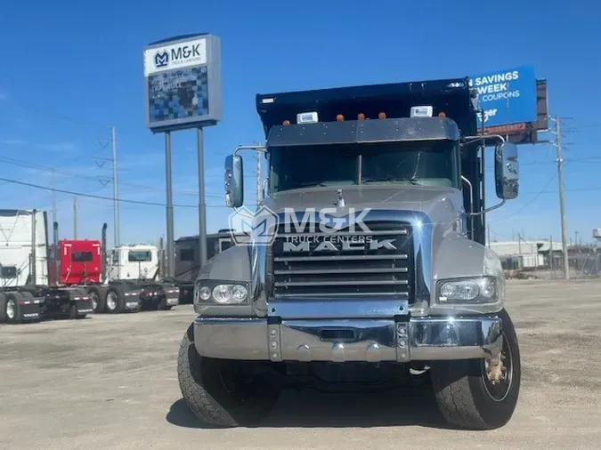 2021 MACK GU713