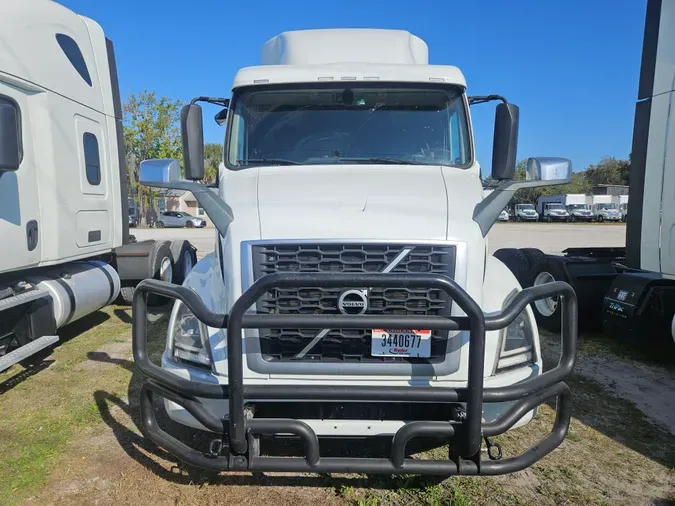 2020 VOLVO VNR64T-640