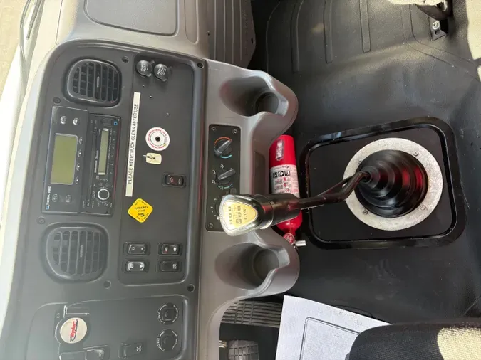 2016 FREIGHTLINER M2 100