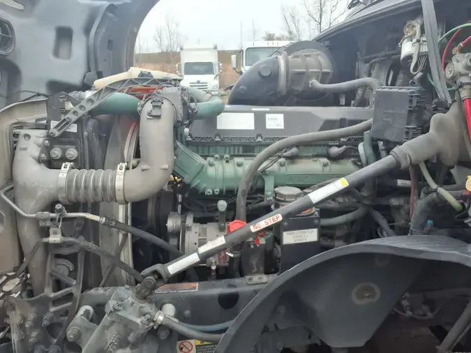 2020 VOLVO VNL64T-7608d9dd741927799ccaf2e3796db638f9c