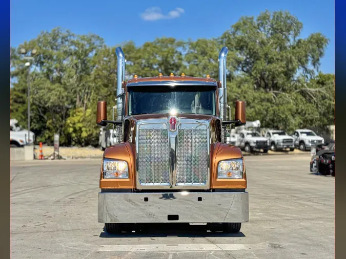 2025 KENWORTH W990