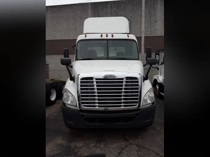 2015 FREIGHTLINER/MERCEDES CASCADIA 113