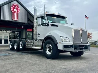 2025 Kenworth T880