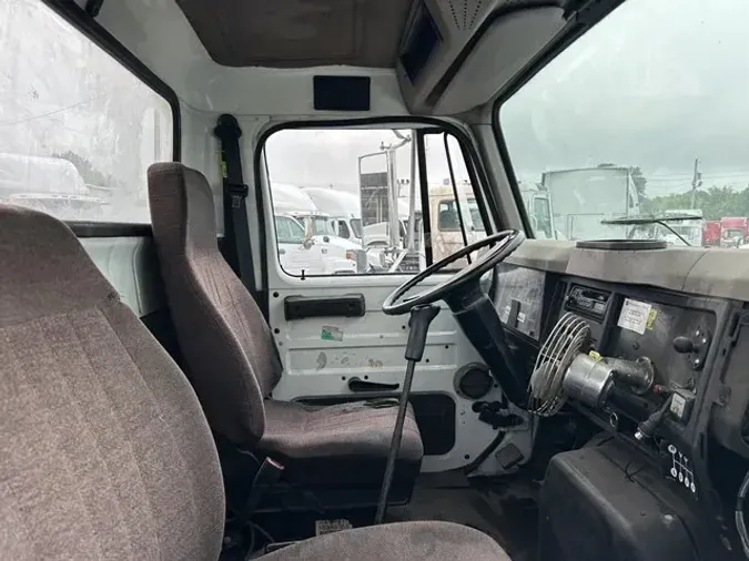 2001 INTERNATIONAL 4900