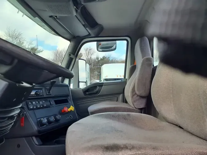 2019 NAVISTAR INTERNATIONAL RH613 DAYCAB S/A