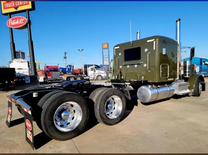 2023 Peterbilt 389