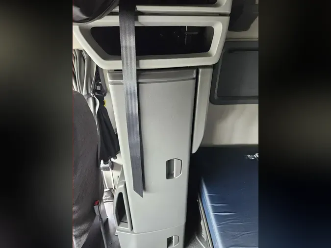 2023 VOLVO VNL64T760