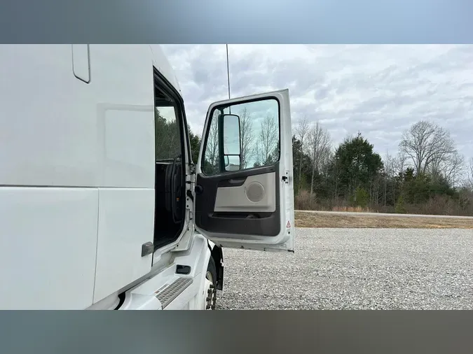 2016 Volvo VNL 740