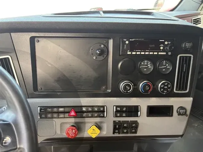 2022 FREIGHTLINER CA126