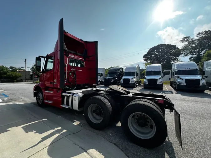 2020 Volvo VNL64T300