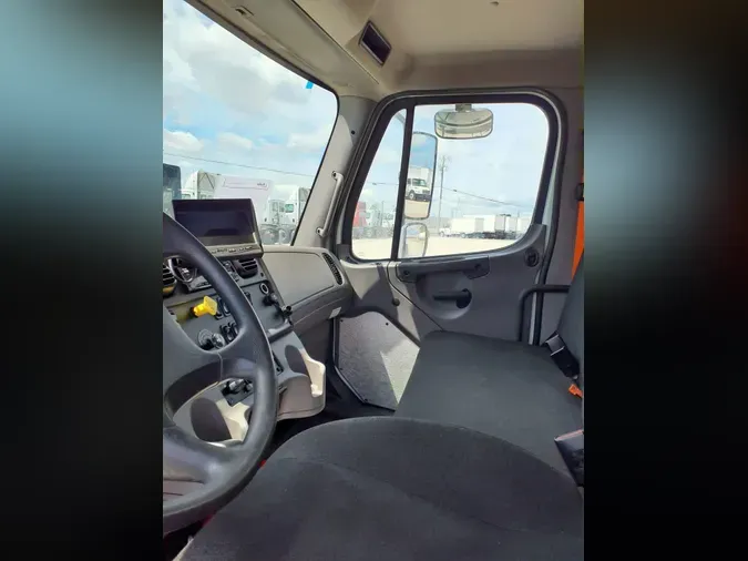 2018 FREIGHTLINER M2 106