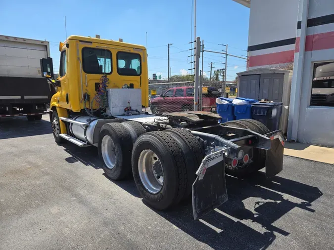 2017 FREIGHTLINER/MERCEDES CASCADIA 113