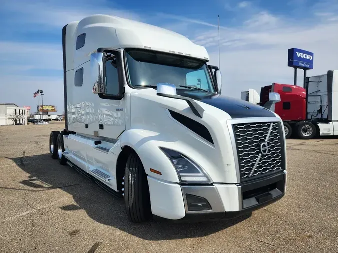 2023 VOLVO VNL64T760