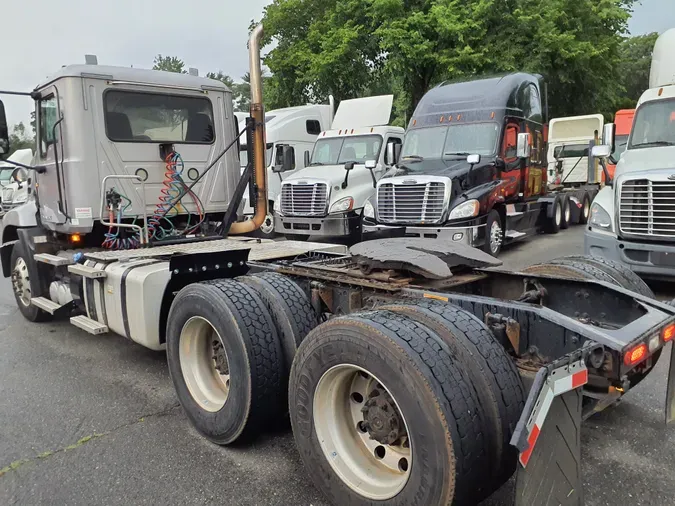 2017 MACK TRUCKS, INC. CXU600