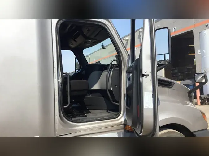 2020 Freightliner Cascadia 126