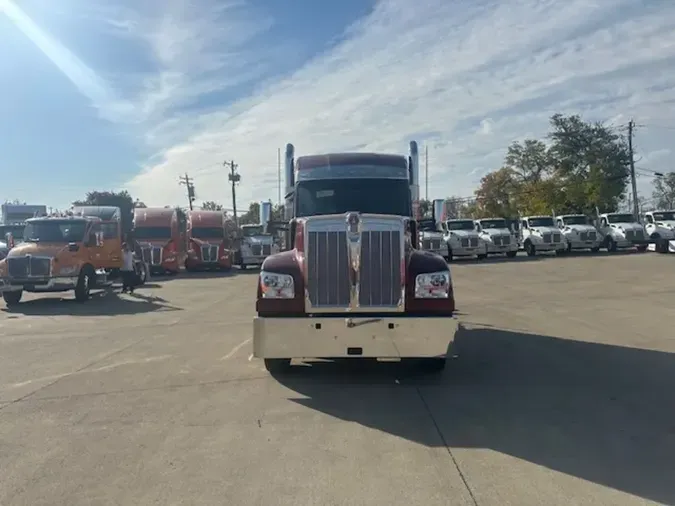 2025 Kenworth W990