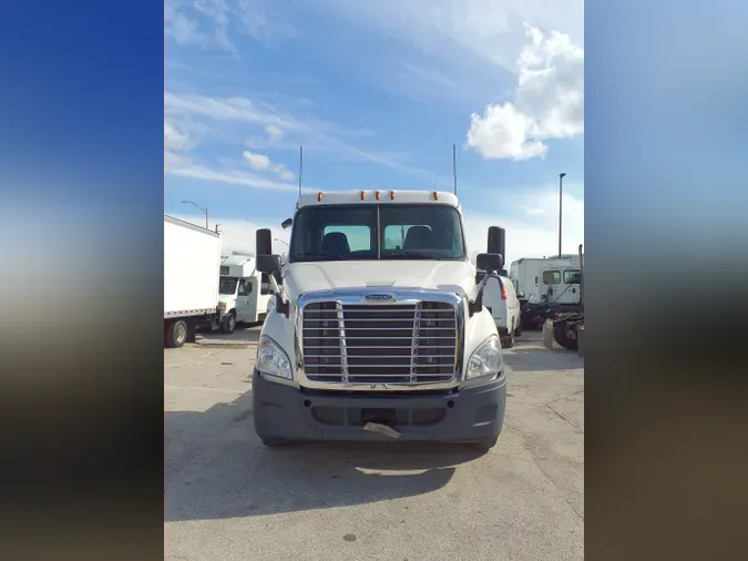 2016 FREIGHTLINER/MERCEDES CASCADIA 113