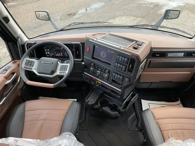 2026 MACK Pioneer 76" High Roof