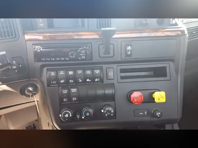 2019 NAVISTAR INTERNATIONAL LT625 DAYCAB T/A8dd37ee9f3376271ff32ea0cb44e75bd