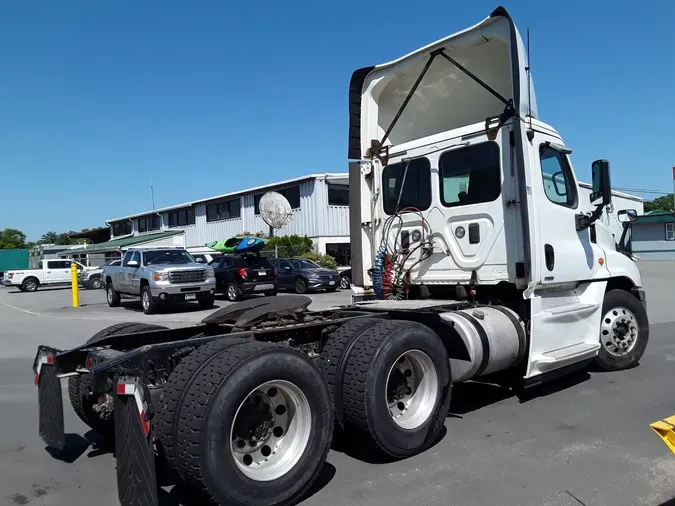 2016 FREIGHTLINER/MERCEDES CASCADIA 125