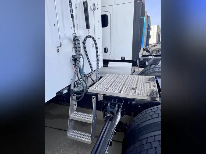 2023 PETERBILT 579