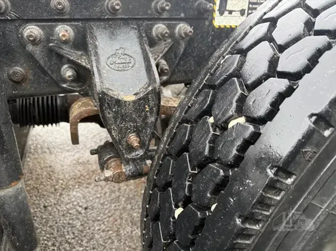 2004 MACK VISION CX613