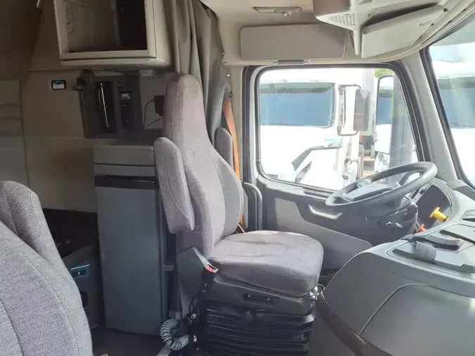 2020 VOLVO VNR64T-640