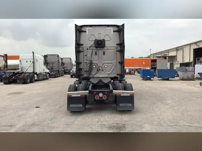 2022 Freightliner Cascadia 126